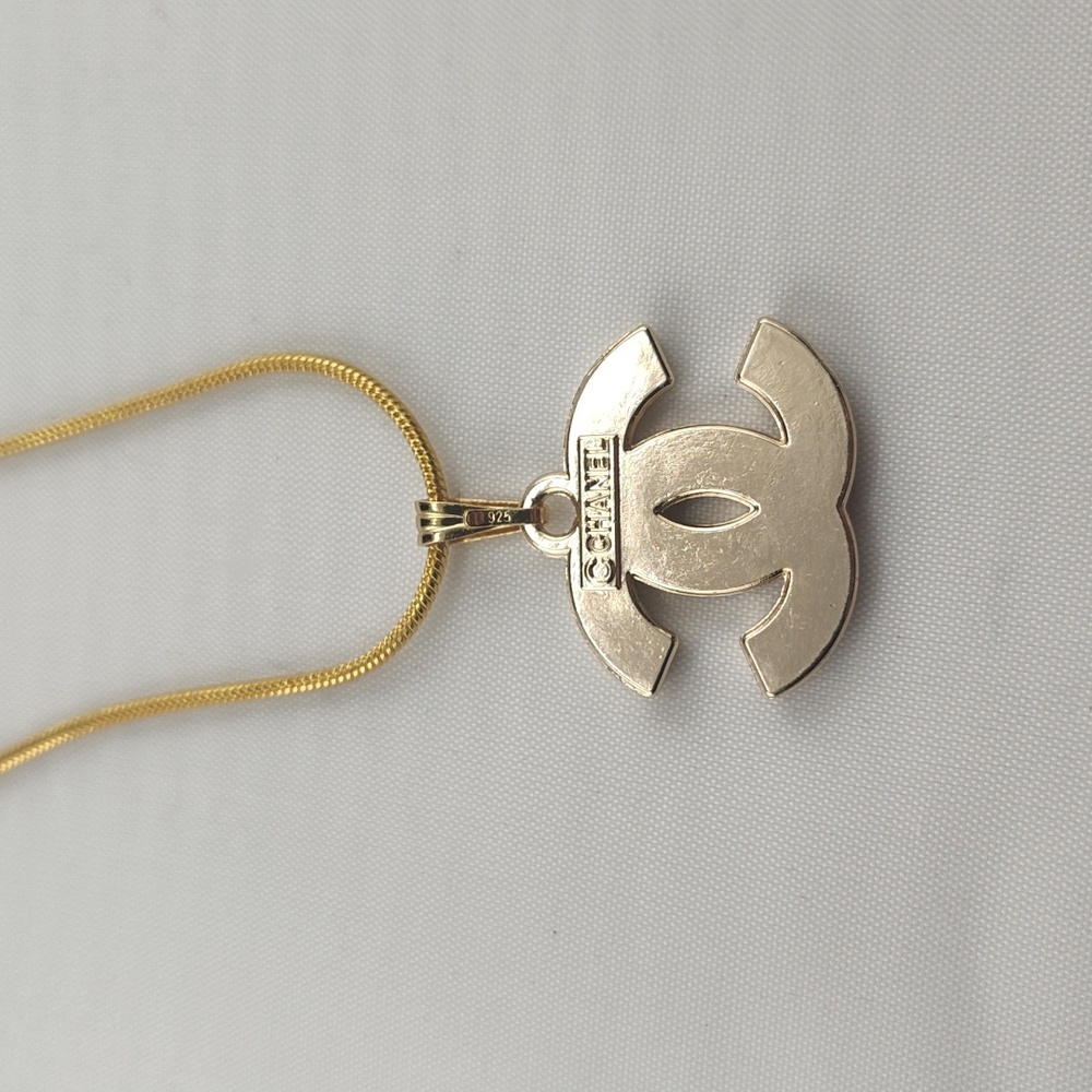 Chanel Authentic Stamped Gold And Black Quilted Pendant 18 Karat Gold Necklace - Picture 4 of 5